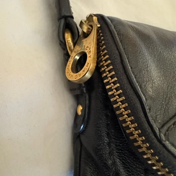 Marc by Marc Jacobs Vintage Black Leather Crossbody bag with Bird Accent - Picture 5 of 13